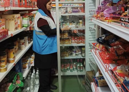 کشف و معدوم‌سازی ۱۰۰ کیلوگرم مرغ فاسد در یکی از فروشگاه‌های زنجیره‌ای مسجدسلیمان