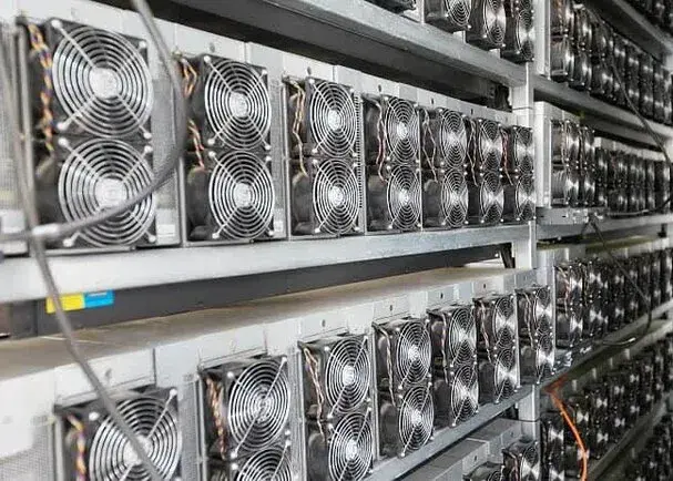 کشف دستگاه های رمز ارز در ورزشگاه اهواز!